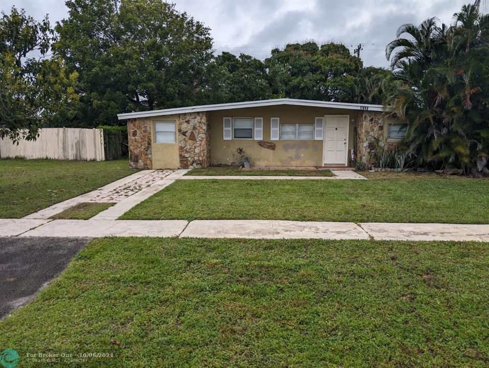 For Sale: $349,900 (4 beds, 2 baths, 1160 Square Feet)