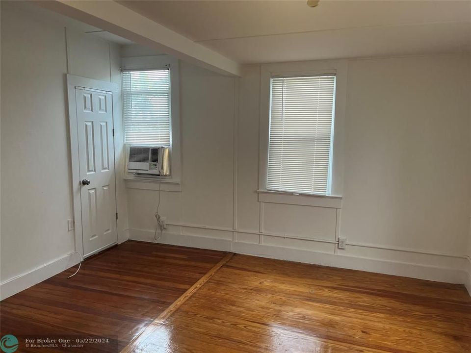 Active With Contract: $1,700 (1 beds, 1 baths, 1922 Square Feet)