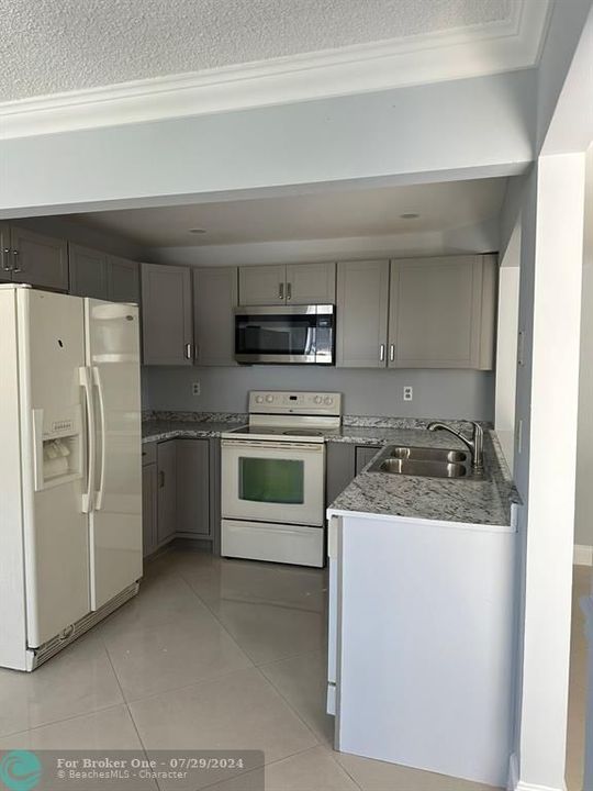 Recently Rented: $2,150 (2 beds, 2 baths, 1060 Square Feet)