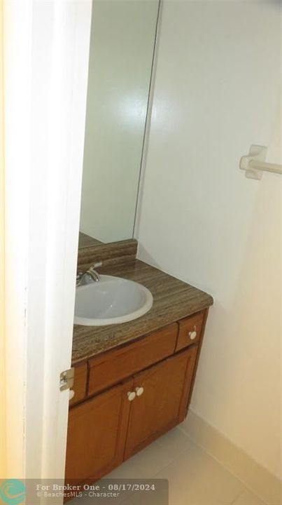 Active With Contract: $129,000 (1 beds, 1 baths, 800 Square Feet)