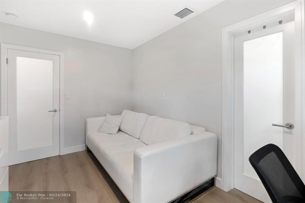 For Sale: $2,090,000 (3 beds, 2 baths, 2274 Square Feet)