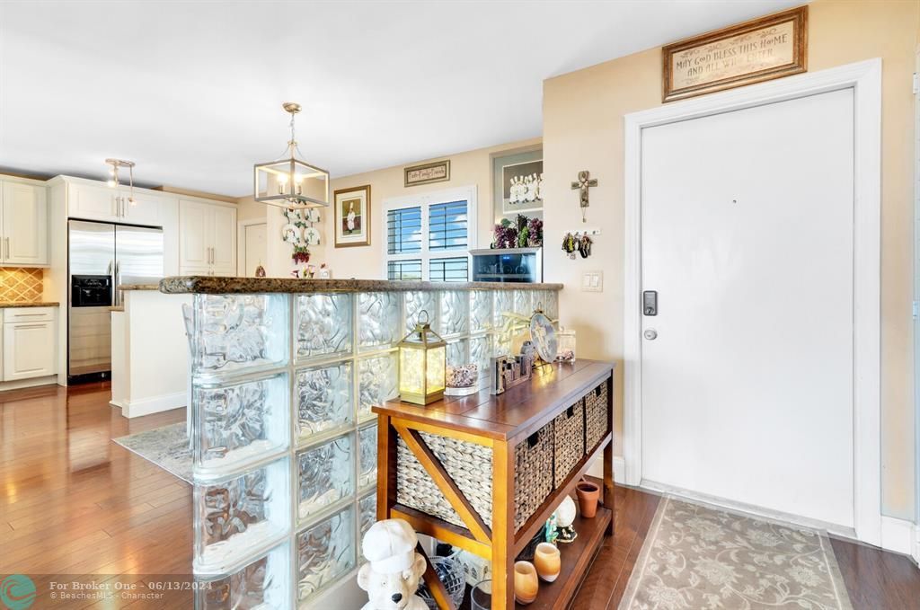 For Sale: $559,900 (2 beds, 2 baths, 1085 Square Feet)