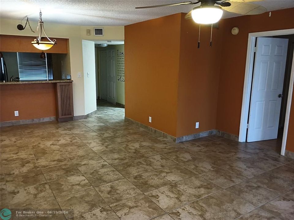 For Rent: $2,250 (2 beds, 2 baths, 940 Square Feet)