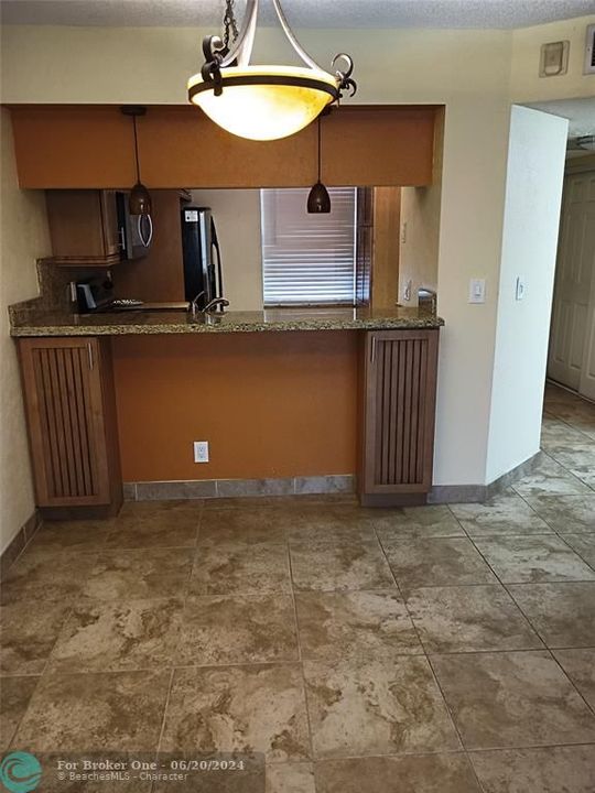For Rent: $2,250 (2 beds, 2 baths, 940 Square Feet)