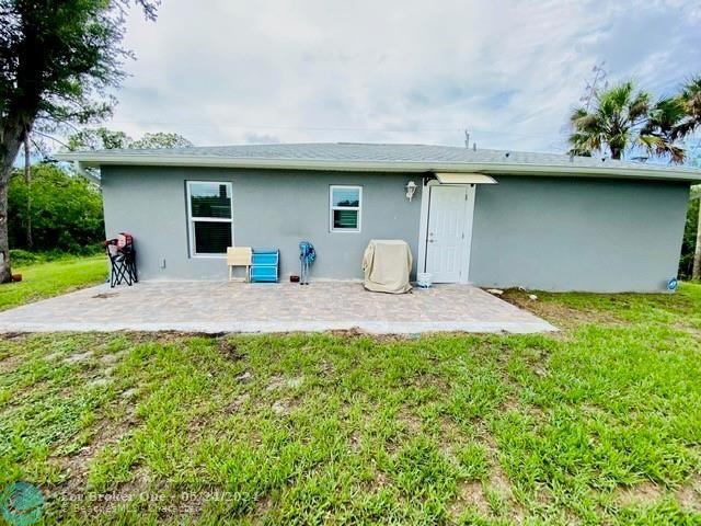For Sale: $249,999 (3 beds, 2 baths, 1120 Square Feet)