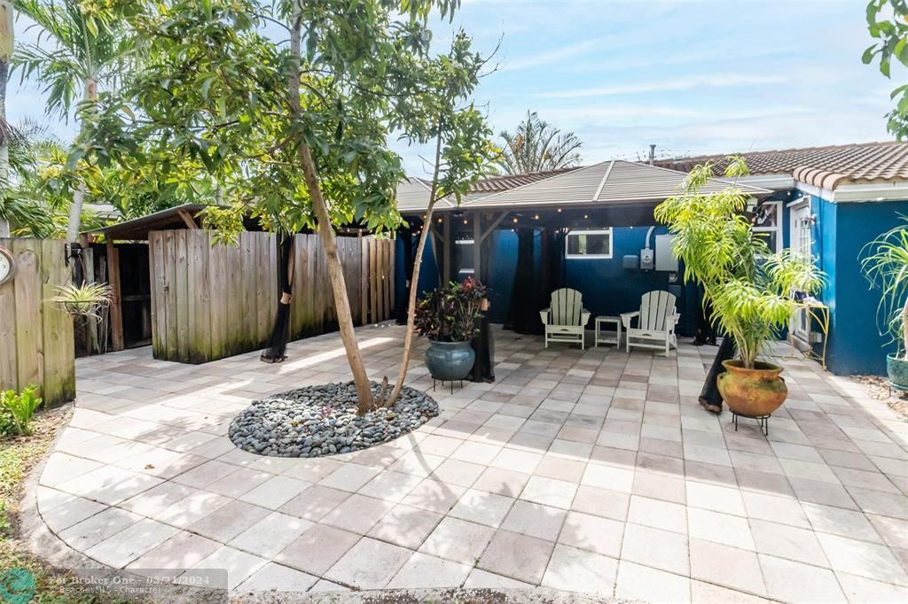 Recently Sold: $550,000 (3 beds, 1 baths, 1176 Square Feet)