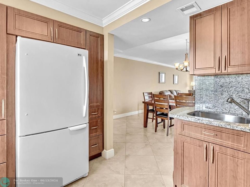 For Sale: $297,500 (2 beds, 2 baths, 1150 Square Feet)