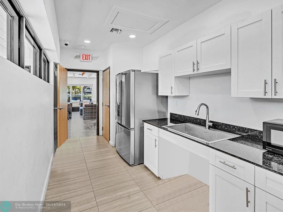 For Sale: $297,500 (2 beds, 2 baths, 1150 Square Feet)