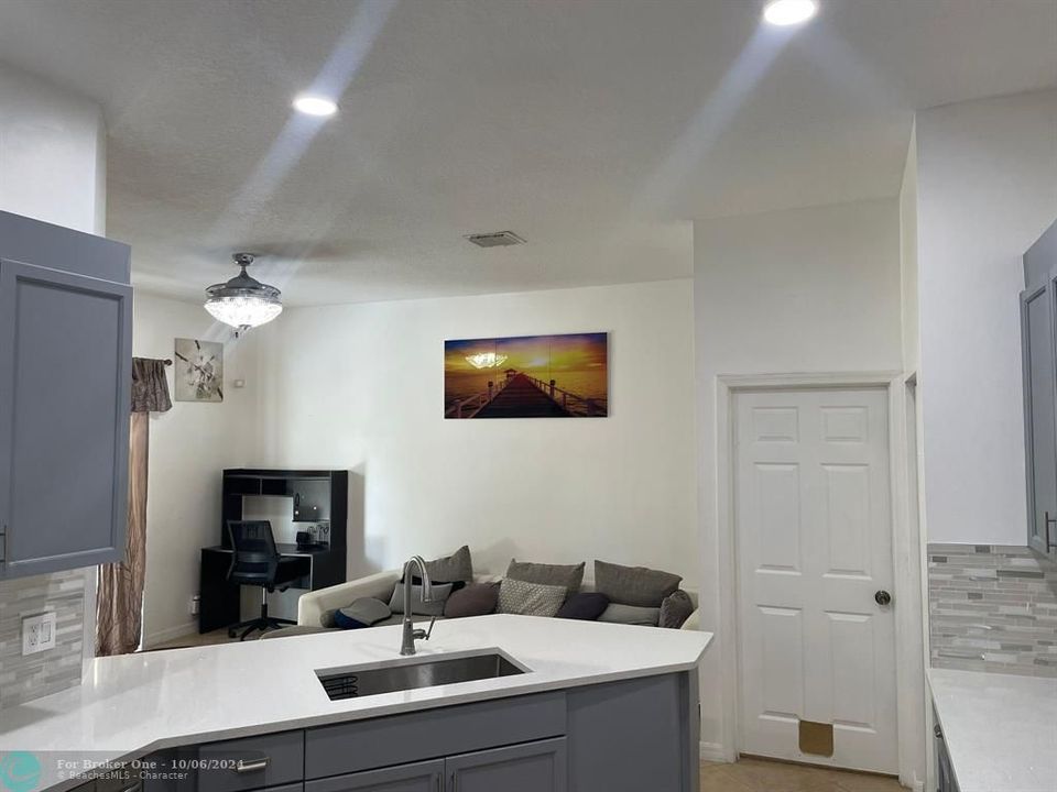 Recently Sold: $550,000 (3 beds, 2 baths, 1900 Square Feet)