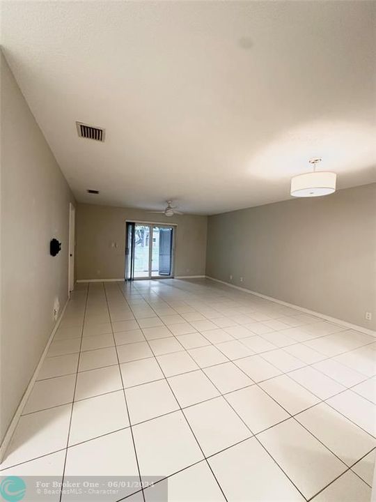 Active With Contract: $259,900 (2 beds, 2 baths, 1110 Square Feet)
