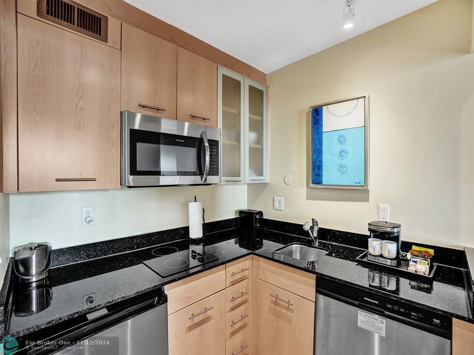 Active With Contract: $249,500 (1 beds, 1 baths, 554 Square Feet)