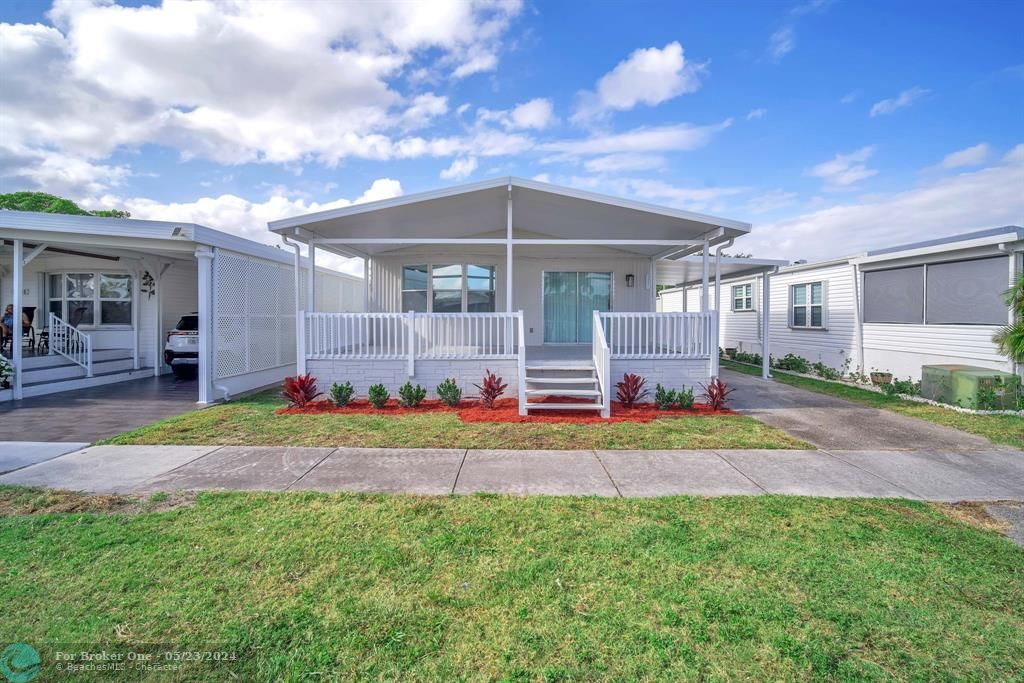 Active With Contract: $289,000 (3 beds, 2 baths, 1248 Square Feet)