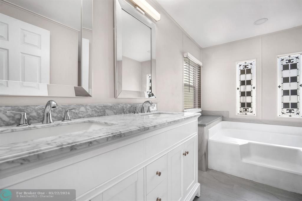 Active With Contract: $289,000 (3 beds, 2 baths, 1248 Square Feet)