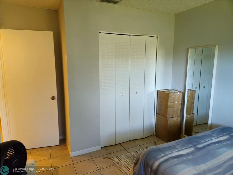 For Sale: $200,000 (2 beds, 1 baths, 609 Square Feet)