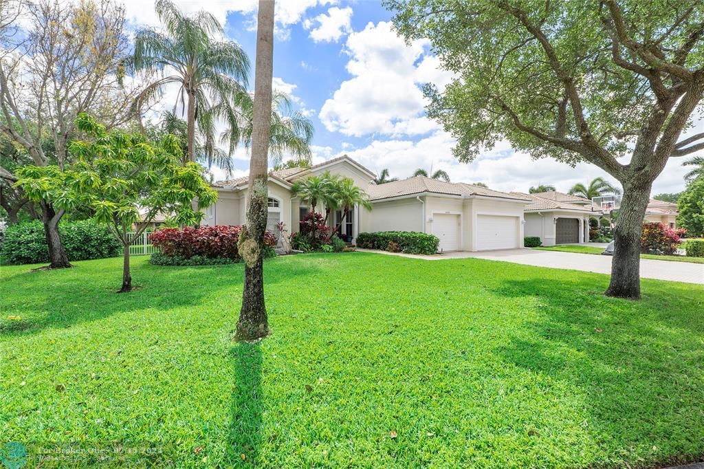 Active With Contract: $879,000 (4 beds, 3 baths, 2597 Square Feet)