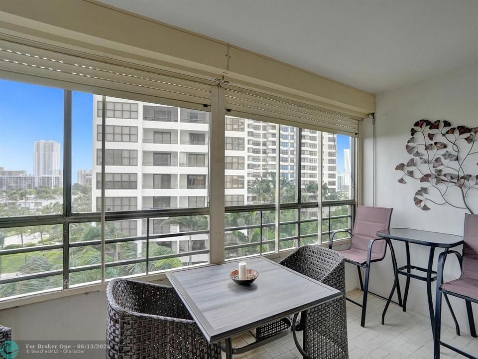 For Sale: $442,000 (2 beds, 2 baths, 1400 Square Feet)