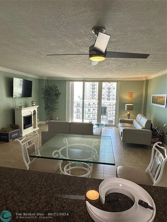 Recently Rented: $2,800 (1 beds, 1 baths, 890 Square Feet)