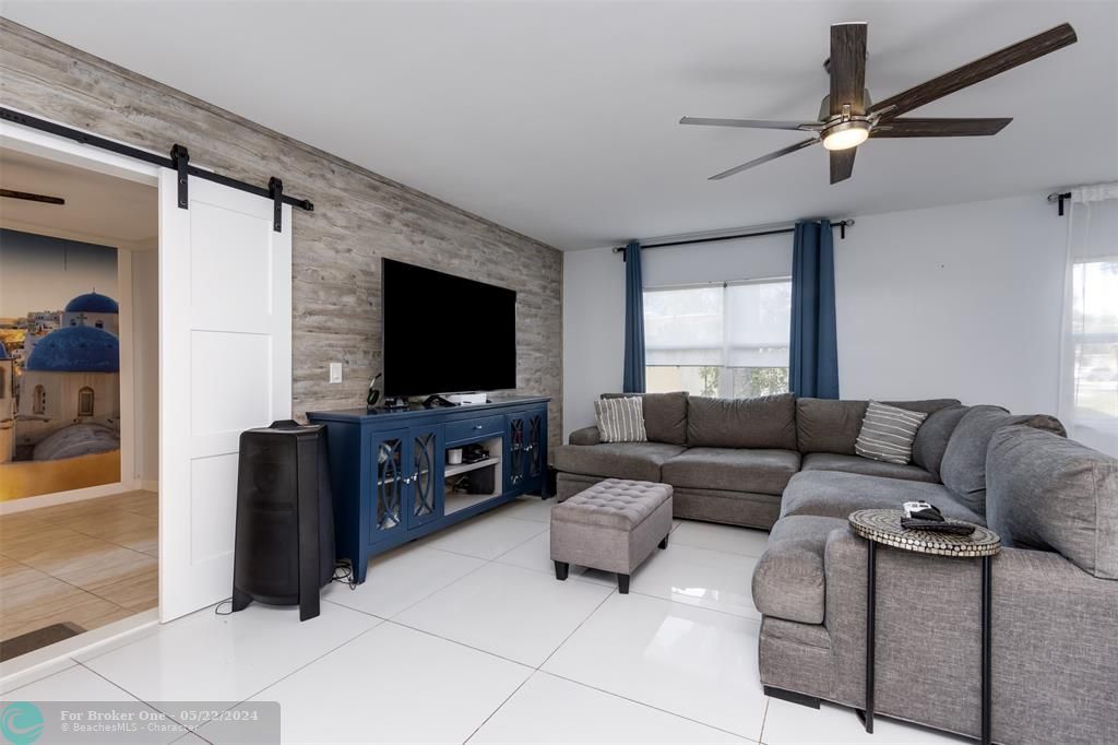 For Sale: $339,000 (2 beds, 2 baths, 1220 Square Feet)