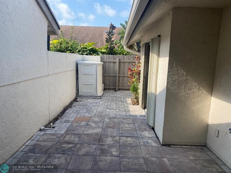 For Rent: $2,645 (3 beds, 2 baths, 1150 Square Feet)