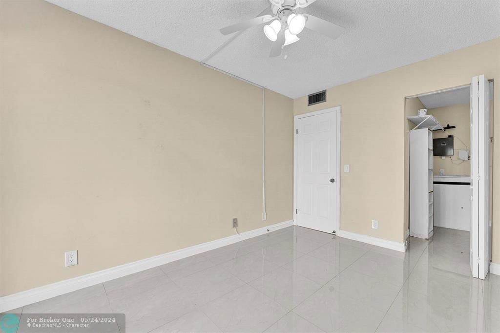 Active With Contract: $175,000 (2 beds, 1 baths, 953 Square Feet)