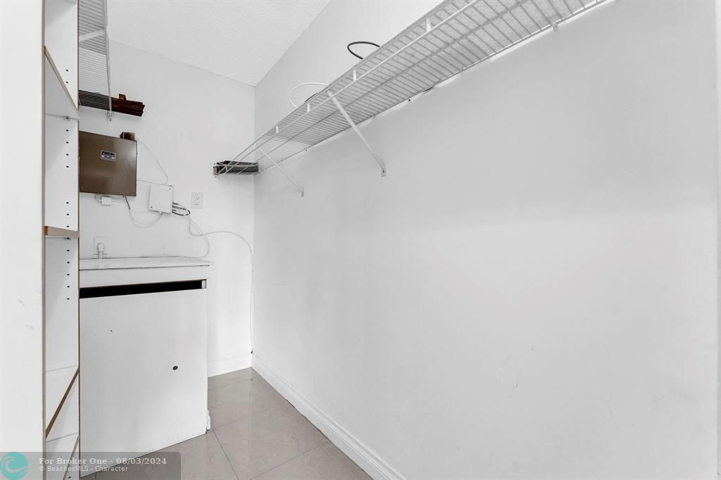 Active With Contract: $175,000 (2 beds, 1 baths, 953 Square Feet)