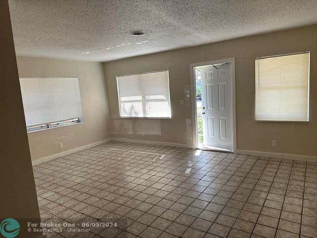 Recently Sold: $2,000 (3 beds, 2 baths, 2504 Square Feet)
