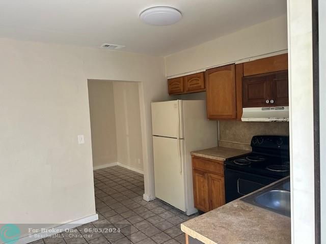 Recently Sold: $2,000 (3 beds, 2 baths, 2504 Square Feet)