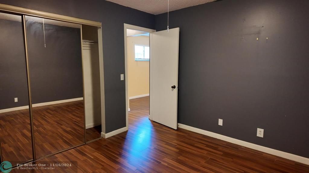 Active With Contract: $179,000 (2 beds, 2 baths, 953 Square Feet)