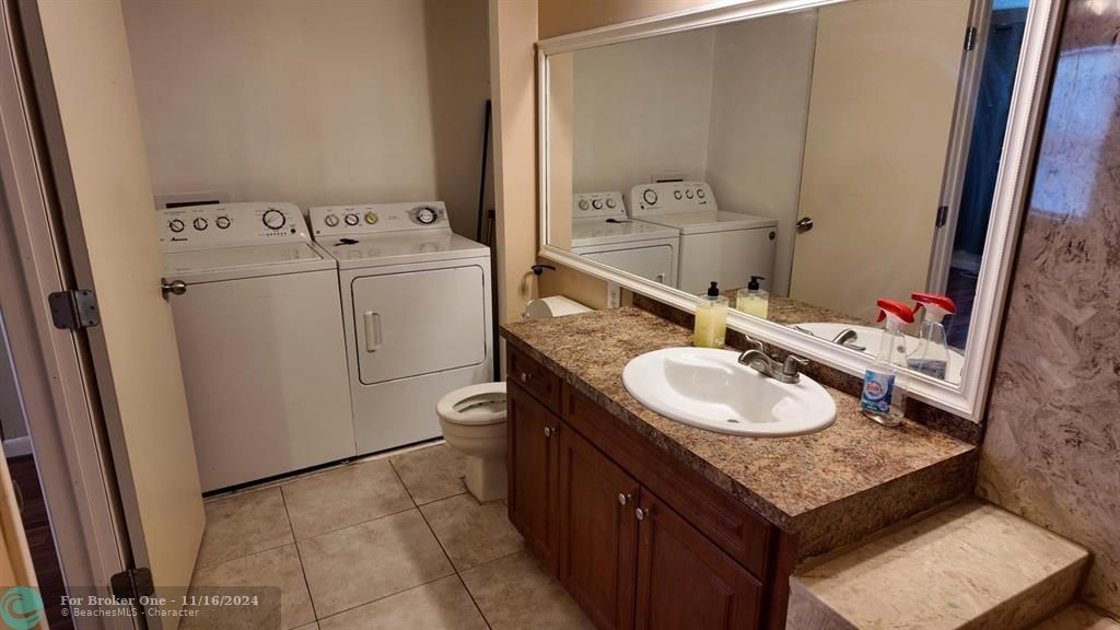 Active With Contract: $179,000 (2 beds, 2 baths, 953 Square Feet)