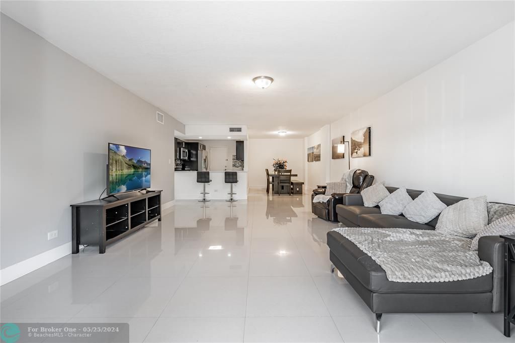 For Sale: $299,000 (2 beds, 2 baths, 1470 Square Feet)