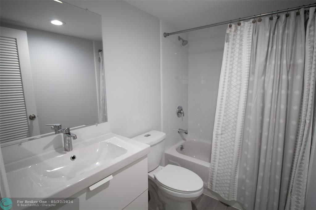For Rent: $2,400 (2 beds, 2 baths, 970 Square Feet)