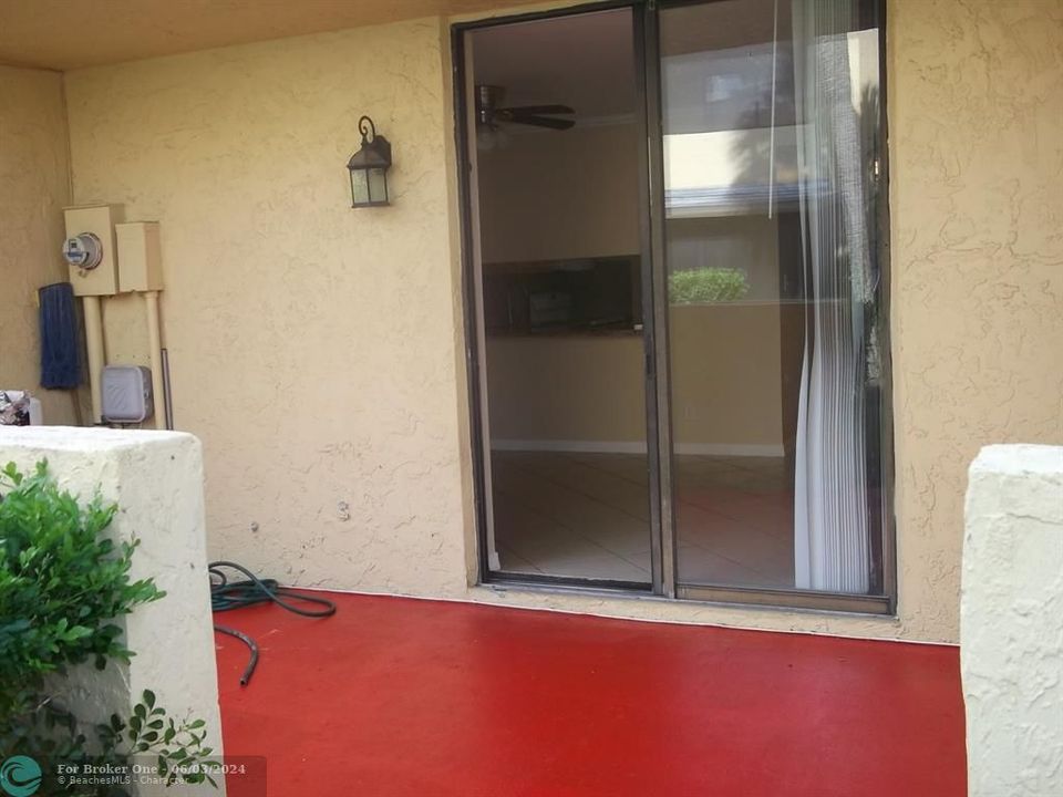 Active With Contract: $2,200 (2 beds, 2 baths, 1170 Square Feet)