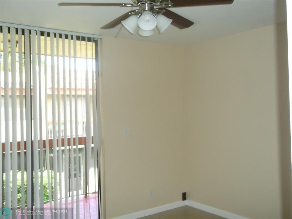 Active With Contract: $2,200 (2 beds, 2 baths, 1170 Square Feet)
