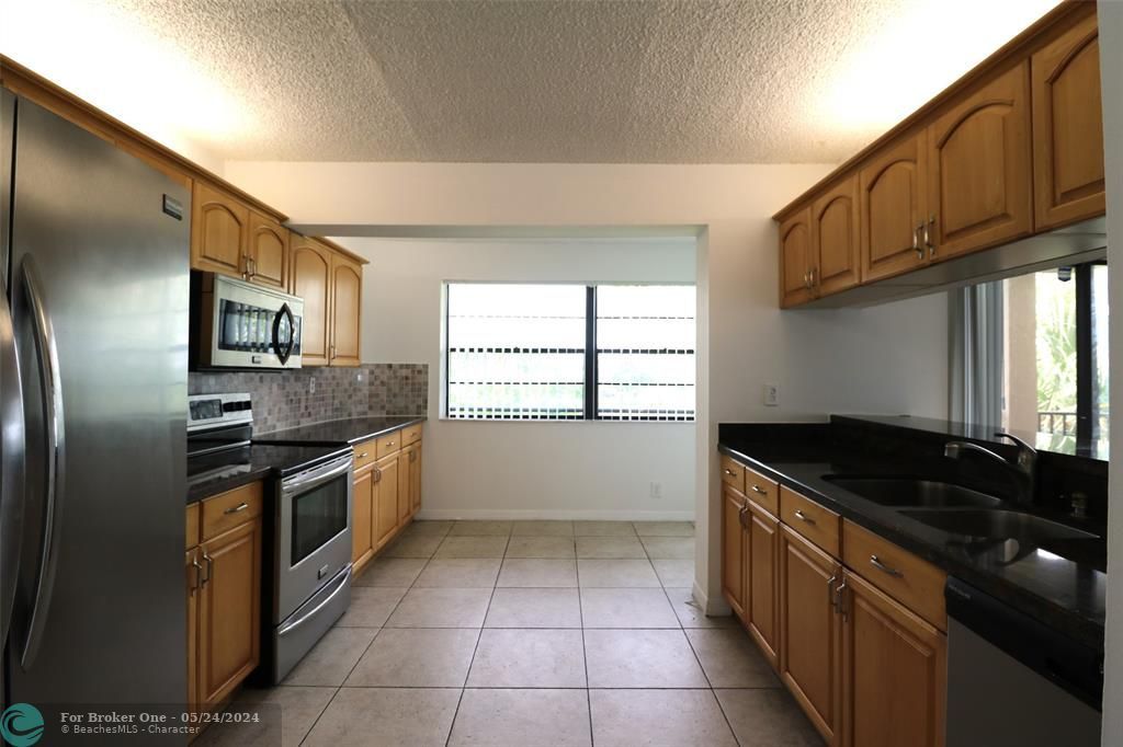 For Sale: $259,000 (2 beds, 2 baths, 1104 Square Feet)