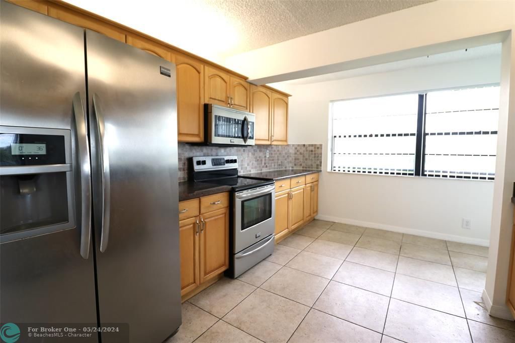 For Sale: $259,000 (2 beds, 2 baths, 1104 Square Feet)