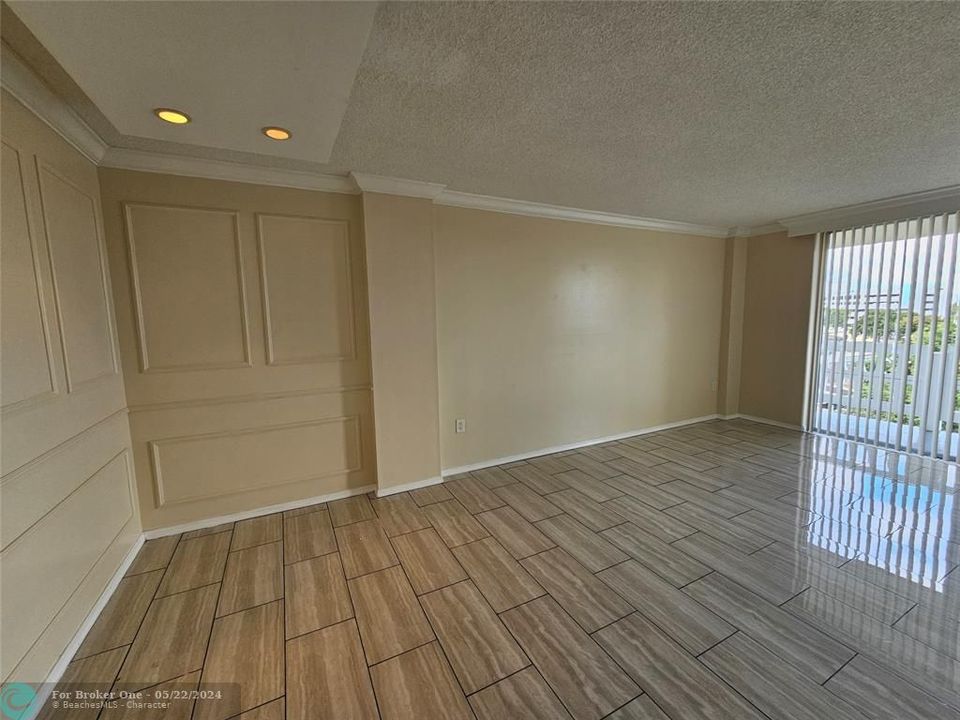 For Sale: $176,000 (1 beds, 1 baths, 840 Square Feet)