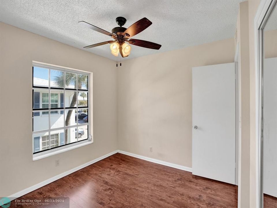 Recently Rented: $1,750 (2 beds, 1 baths, 950 Square Feet)