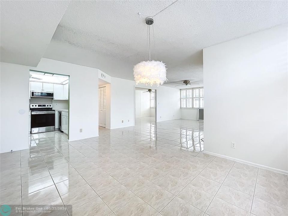 For Sale: $349,900 (2 beds, 2 baths, 1592 Square Feet)