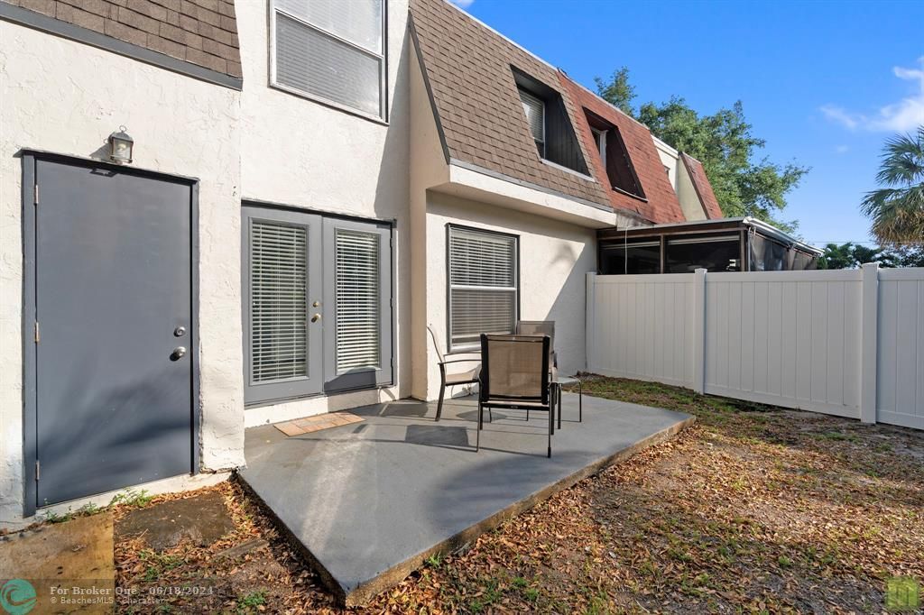 Recently Sold: $359,900 (3 beds, 1 baths, 1341 Square Feet)