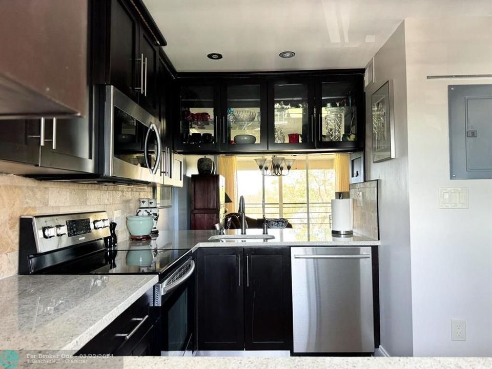 For Sale: $220,000 (1 beds, 1 baths, 750 Square Feet)