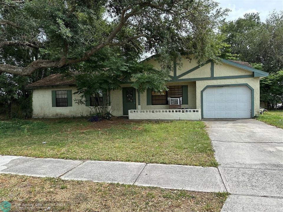 Active With Contract: $199,900 (3 beds, 2 baths, 1204 Square Feet)