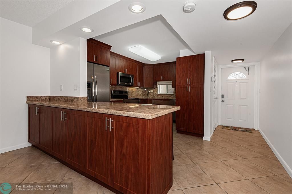 For Sale: $250,000 (2 beds, 2 baths, 1170 Square Feet)