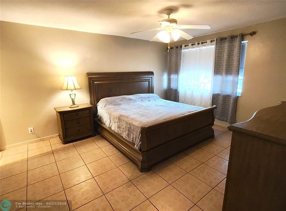 For Sale: $145,000 (1 beds, 1 baths, 756 Square Feet)