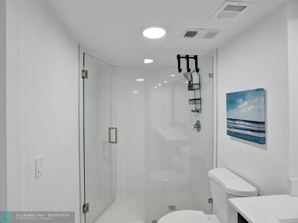 合同活跃: $420,000 (2 贝兹, 2 浴室, 1175 平方英尺)