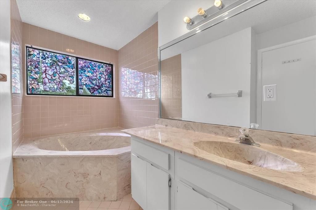 待售: $355,000 (3 贝兹, 3 浴室, 1460 平方英尺)