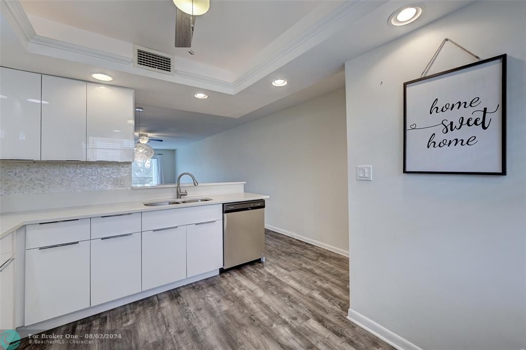 Active With Contract: $1,900 (2 beds, 2 baths, 1162 Square Feet)