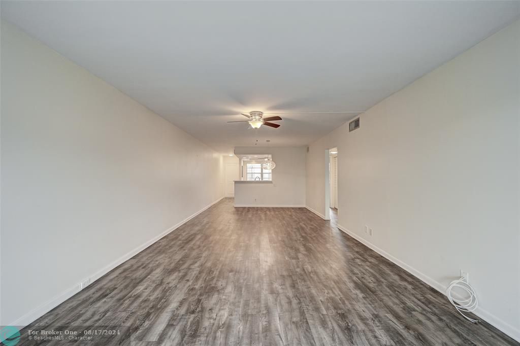 Active With Contract: $1,900 (2 beds, 2 baths, 1162 Square Feet)