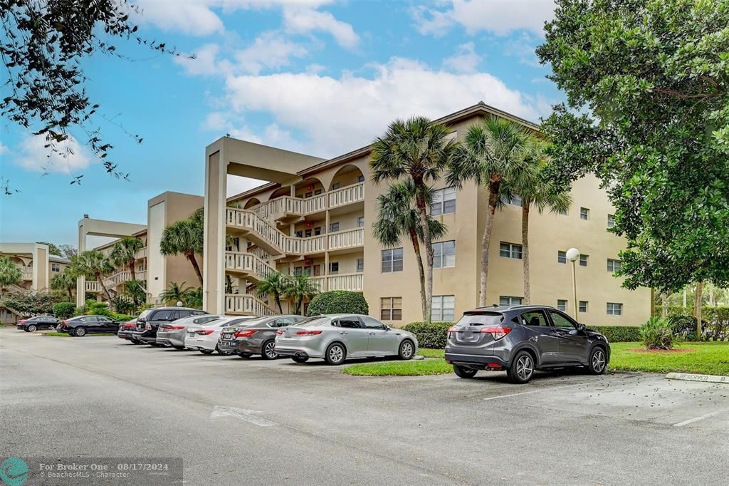 Active With Contract: $1,900 (2 beds, 2 baths, 1162 Square Feet)