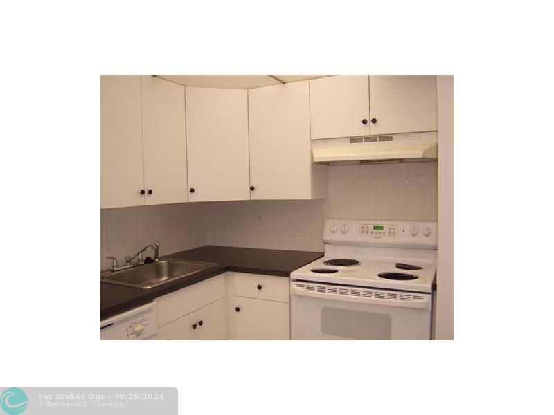 For Sale: $145,000 (2 beds, 2 baths, 972 Square Feet)