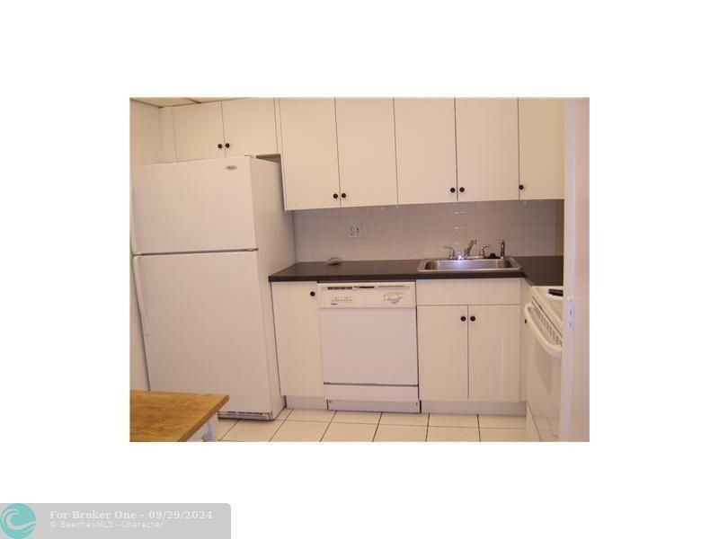 For Sale: $145,000 (2 beds, 2 baths, 972 Square Feet)